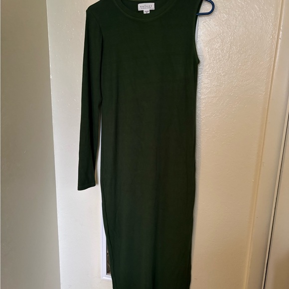 🤍 NWT Velvet by Graham & Spencer Forest Green Long Sleeve Slit Dress Size Medium - Picture 2 of 4